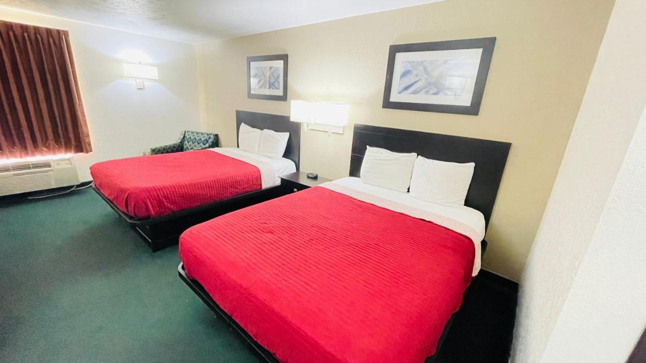 Pinckneyville Inn And Suites Exterior photo