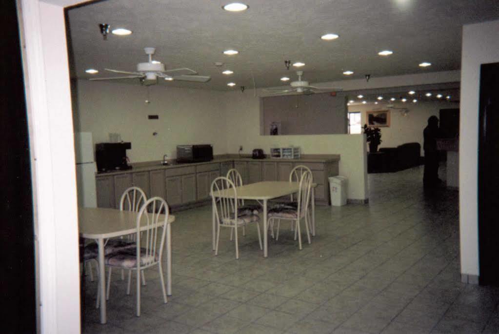 Pinckneyville Inn And Suites Exterior photo